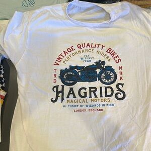 Hagrids White Graphic Tee - Men's Short Sleeve.